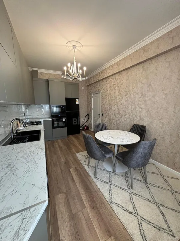Satılır 3 otaqlı mənzil 140 m²