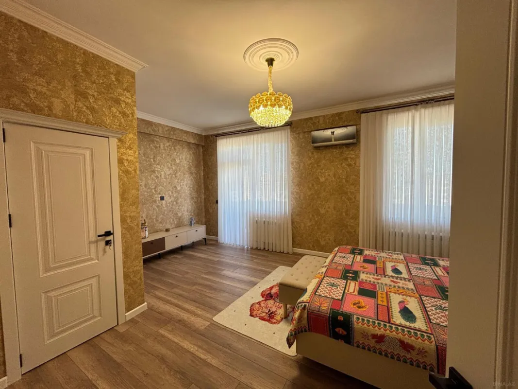 Satılır 3 otaqlı mənzil 140 m²
