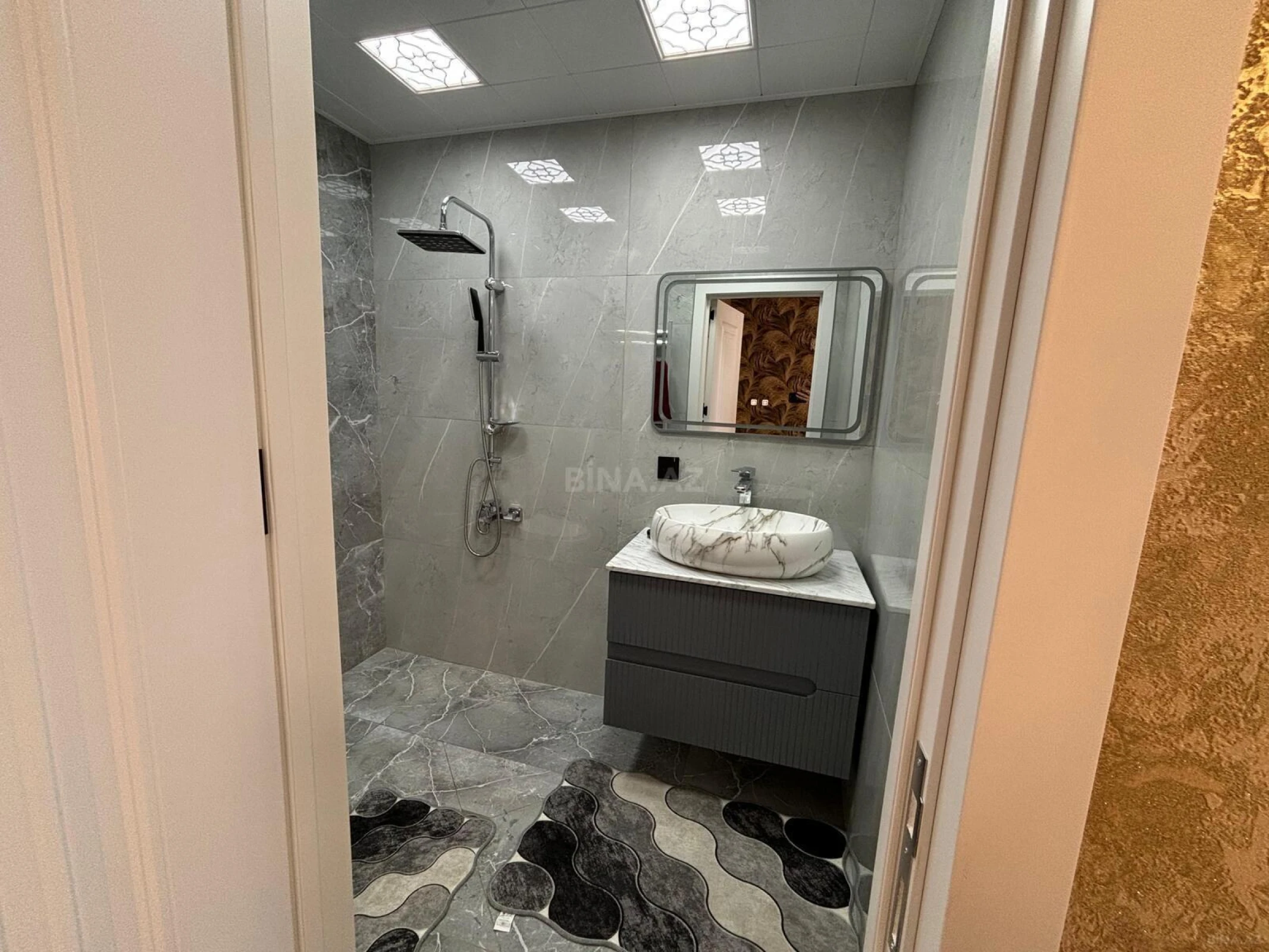 Satılır 3 otaqlı mənzil 140 m²