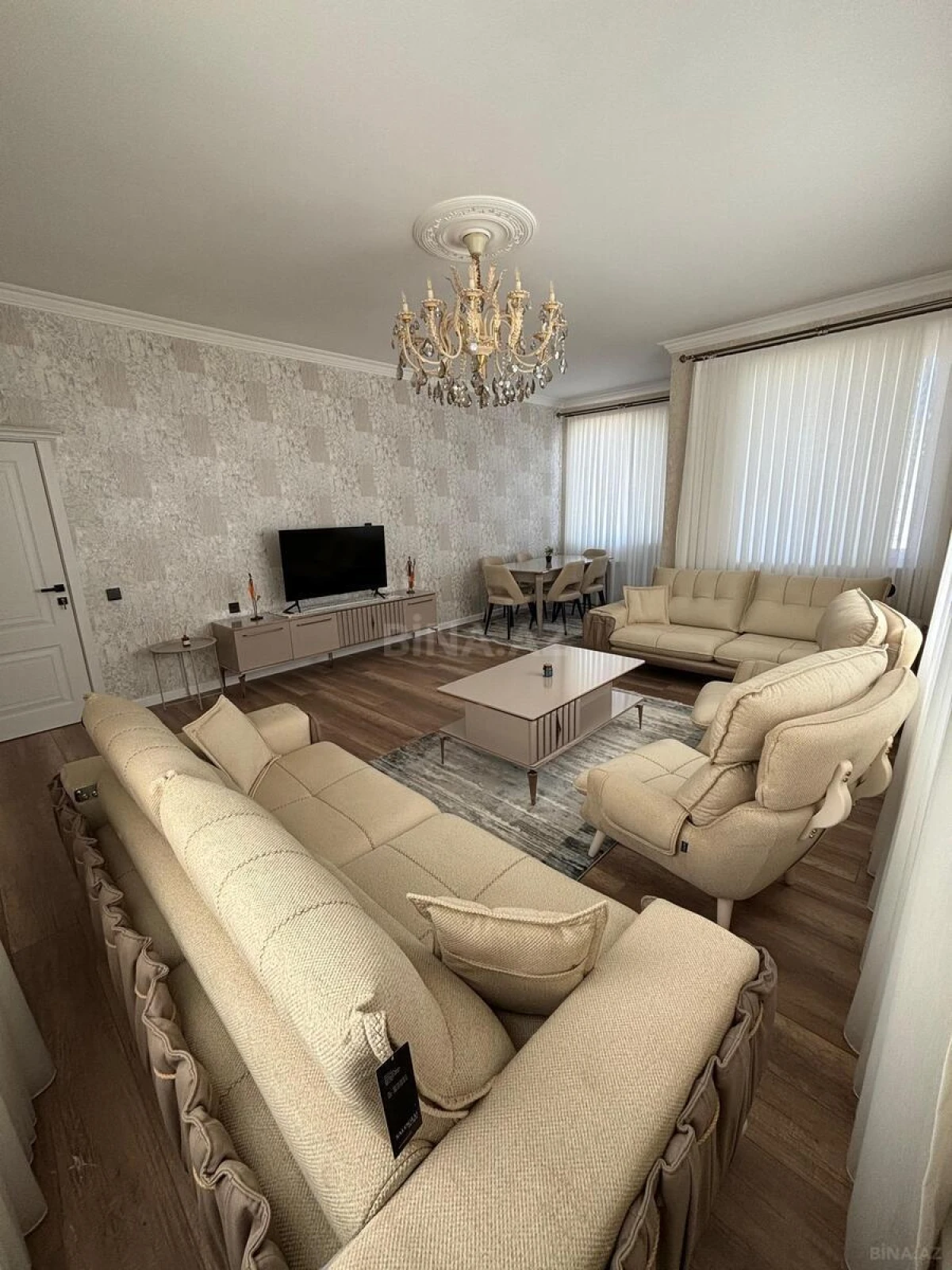 Satılır 3 otaqlı mənzil 140 m²