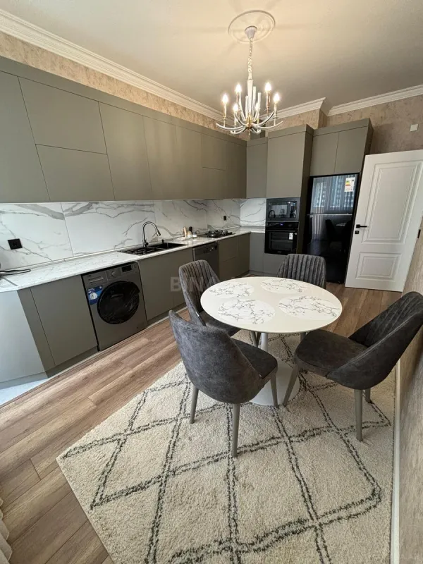 Satılır 3 otaqlı mənzil 140 m²