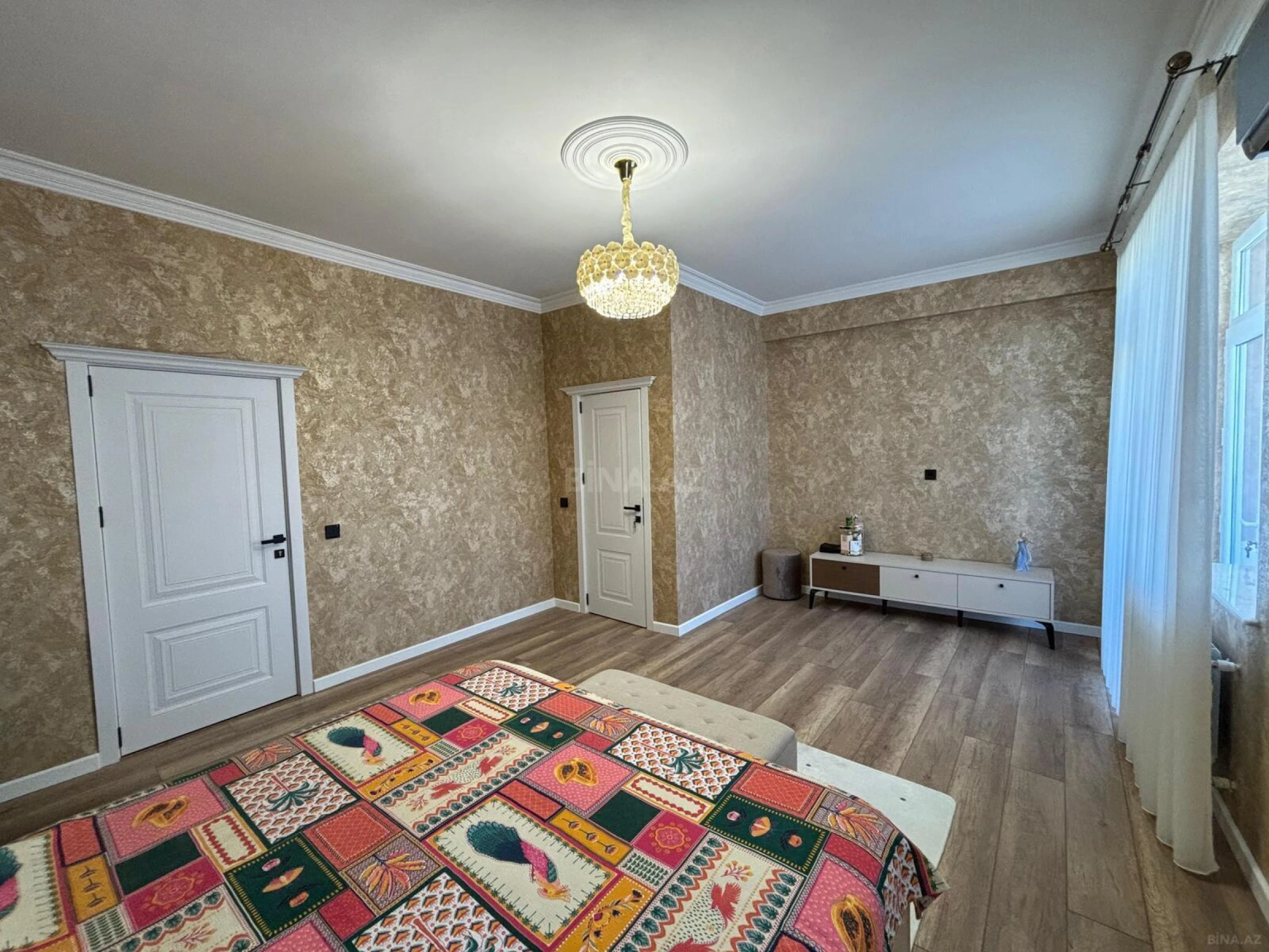 Satılır 3 otaqlı mənzil 140 m²