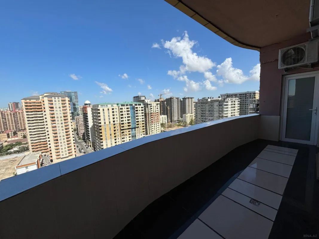 Satılır 3 otaqlı mənzil 140 m²