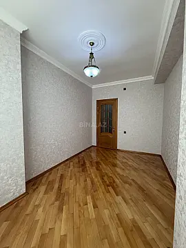 Satılır 3 otaqlı mənzil 121 m²