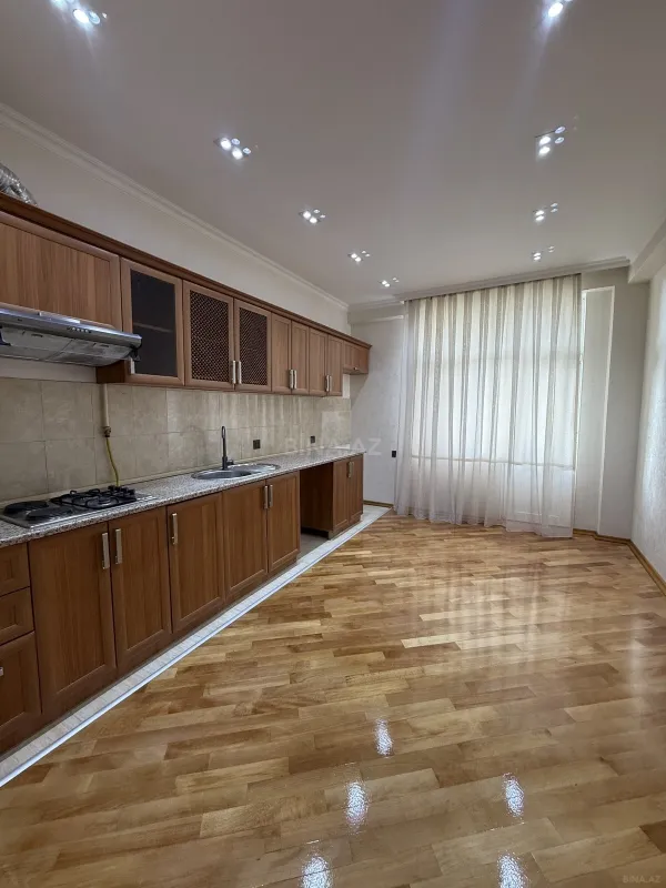 Satılır 3 otaqlı mənzil 121 m²
