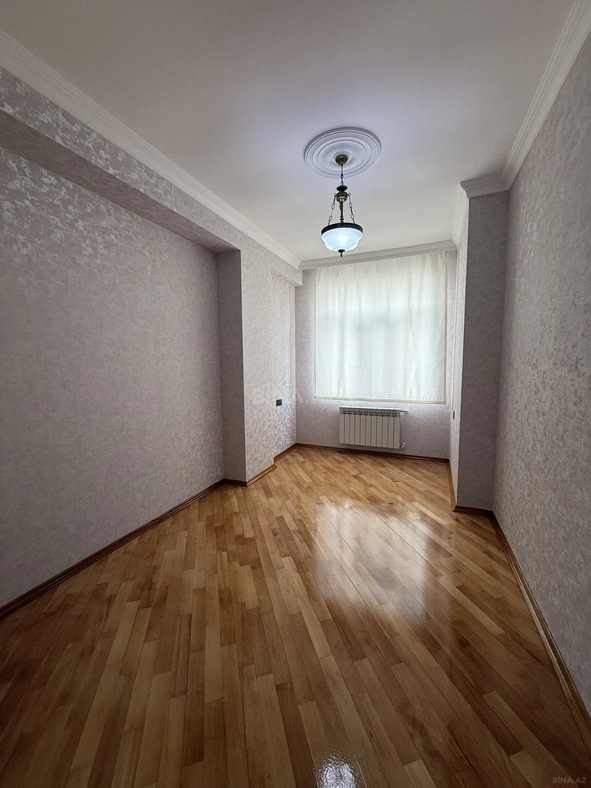 Satılır 3 otaqlı mənzil 121 m²