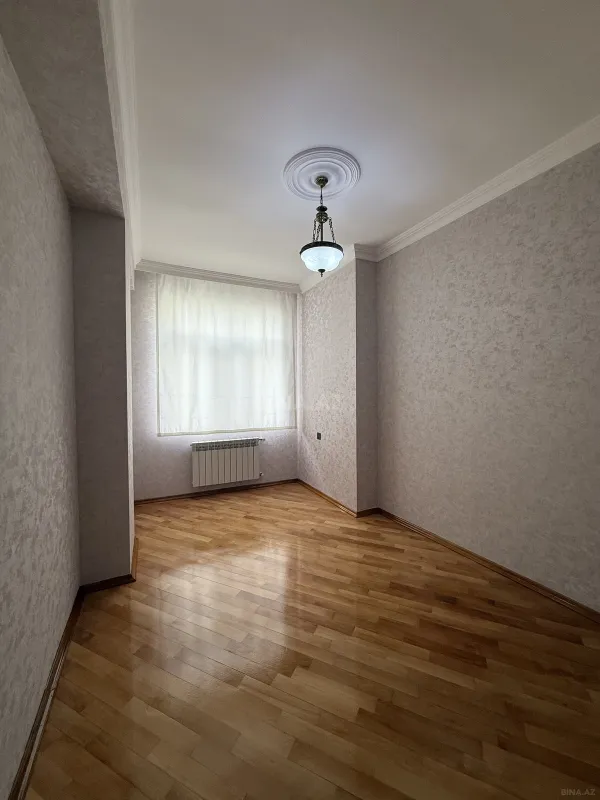 Satılır 3 otaqlı mənzil 121 m²
