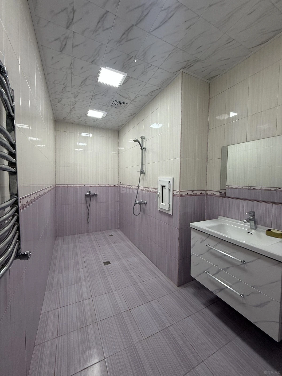 Satılır 3 otaqlı mənzil 121 m²