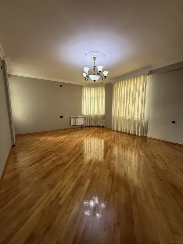 Satılır 3 otaqlı mənzil 121 m²