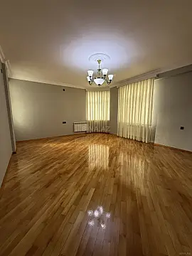 Satılır 3 otaqlı mənzil 121 m²