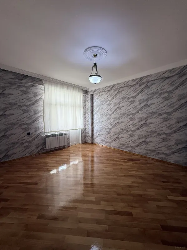Satılır 3 otaqlı mənzil 121 m²