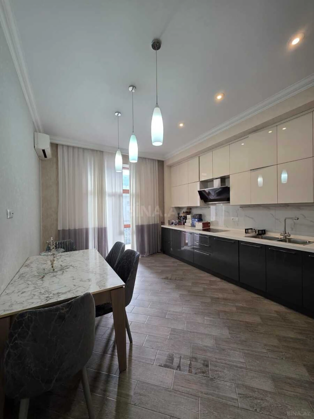 Kirayə verilir 2 otaqlı mənzil 100 m²