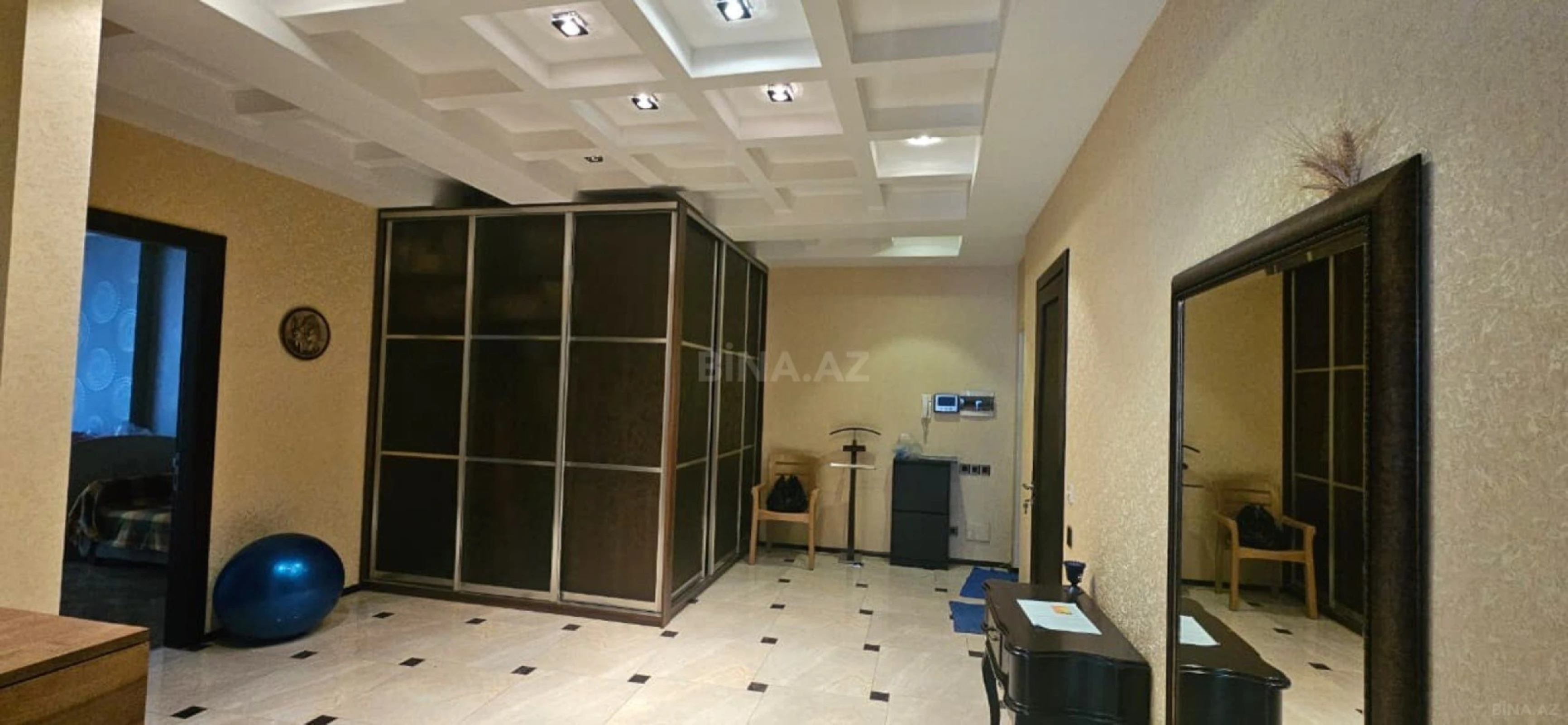 Satılır 3 otaqlı mənzil 128 m²