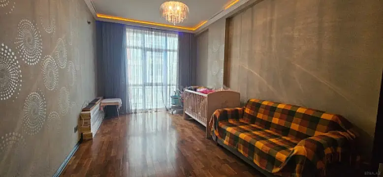 Satılır 3 otaqlı mənzil 128 m²