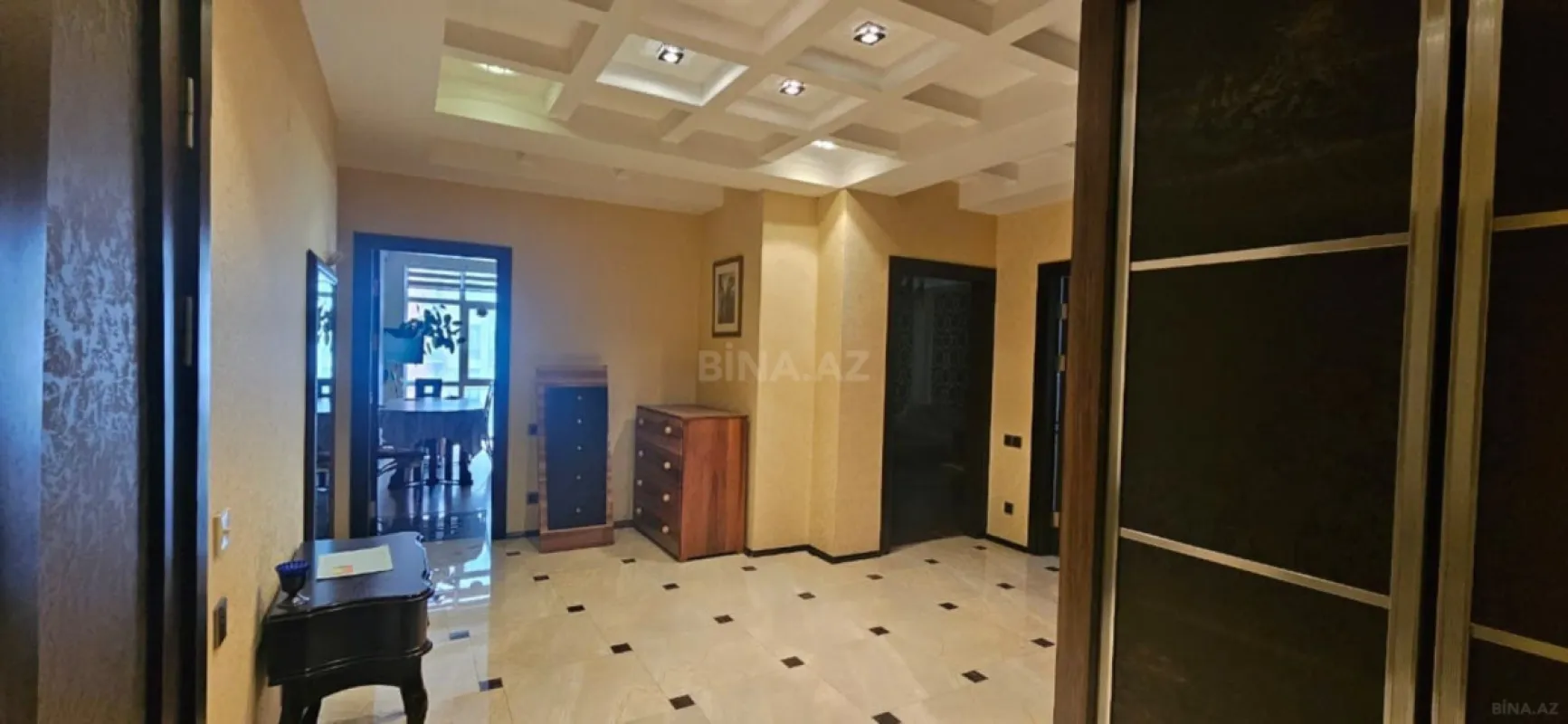 Satılır 3 otaqlı mənzil 128 m²