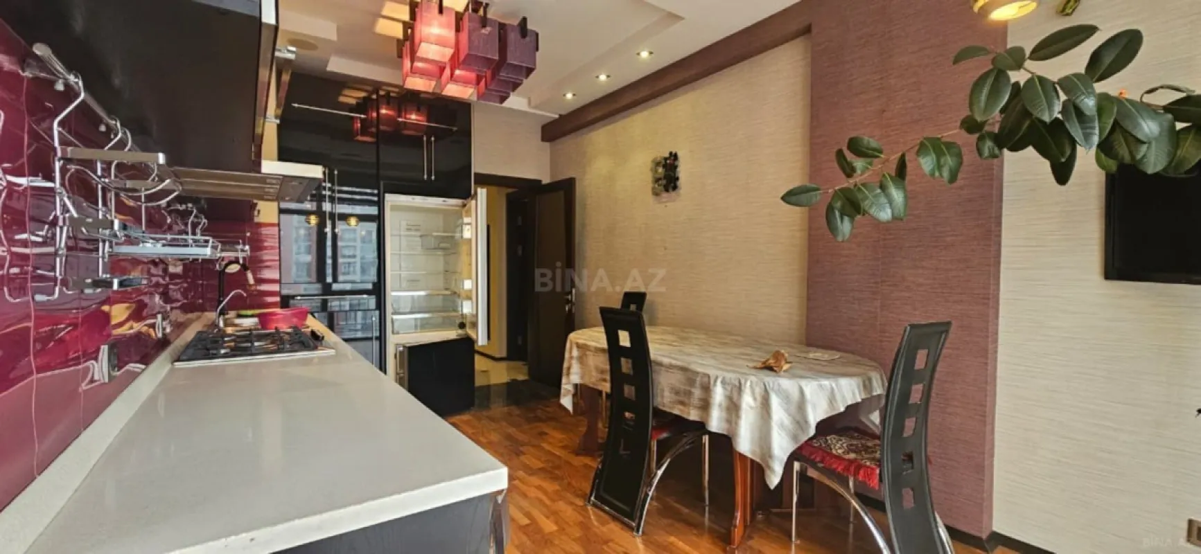 Satılır 3 otaqlı mənzil 128 m²