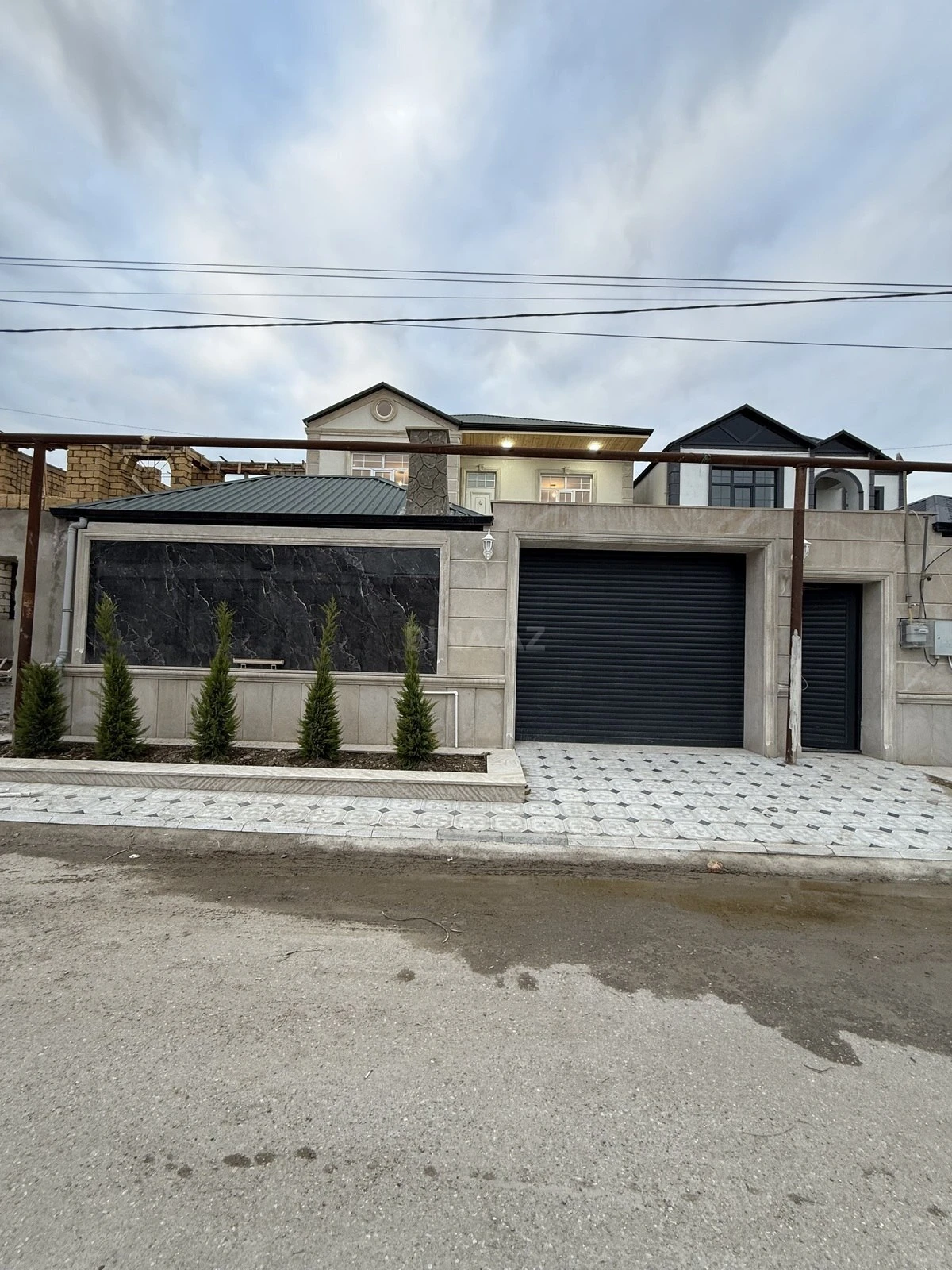 Satılır 5 otaqlı həyət evi 200 m²