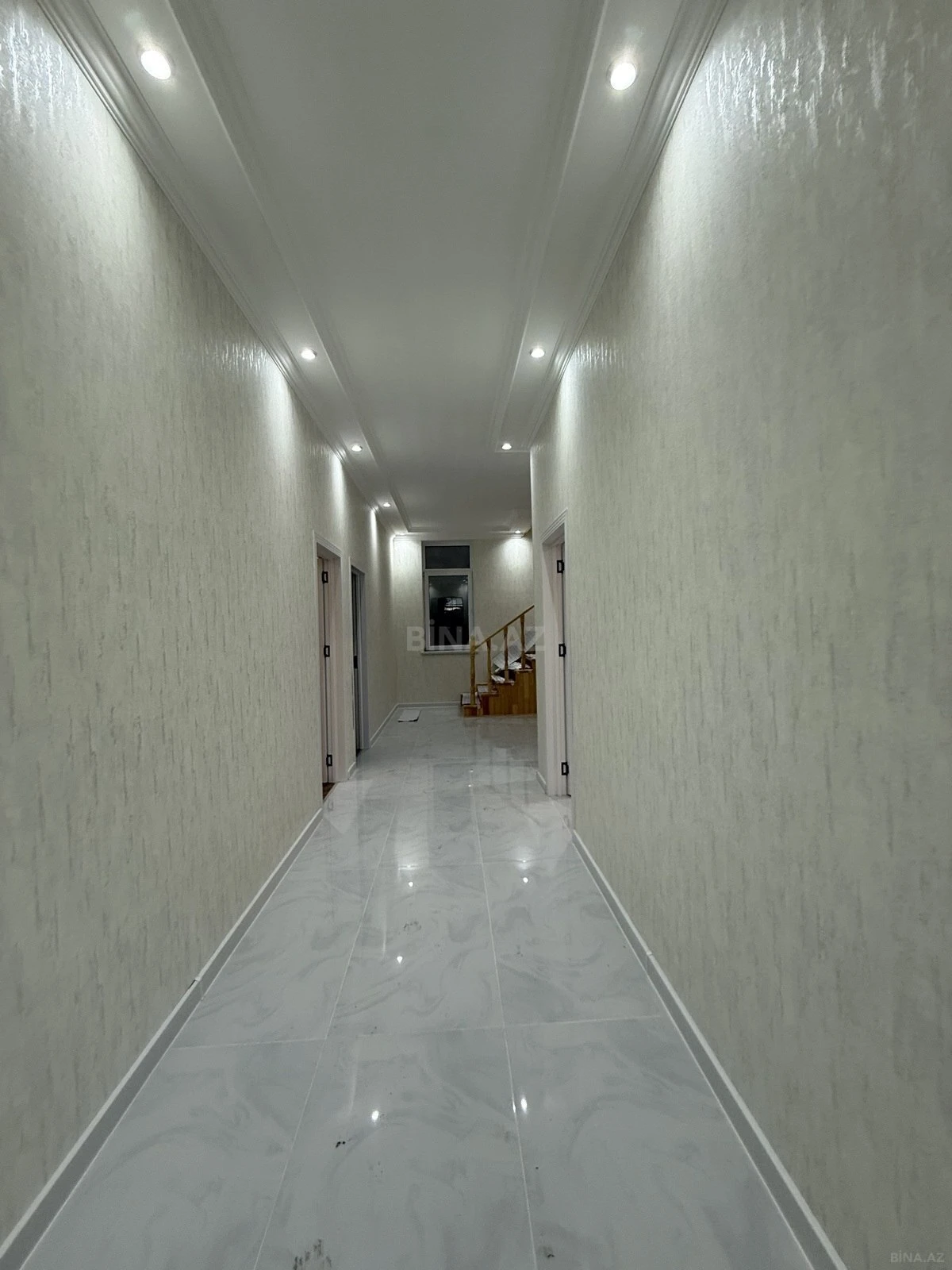 Satılır 5 otaqlı həyət evi 200 m²