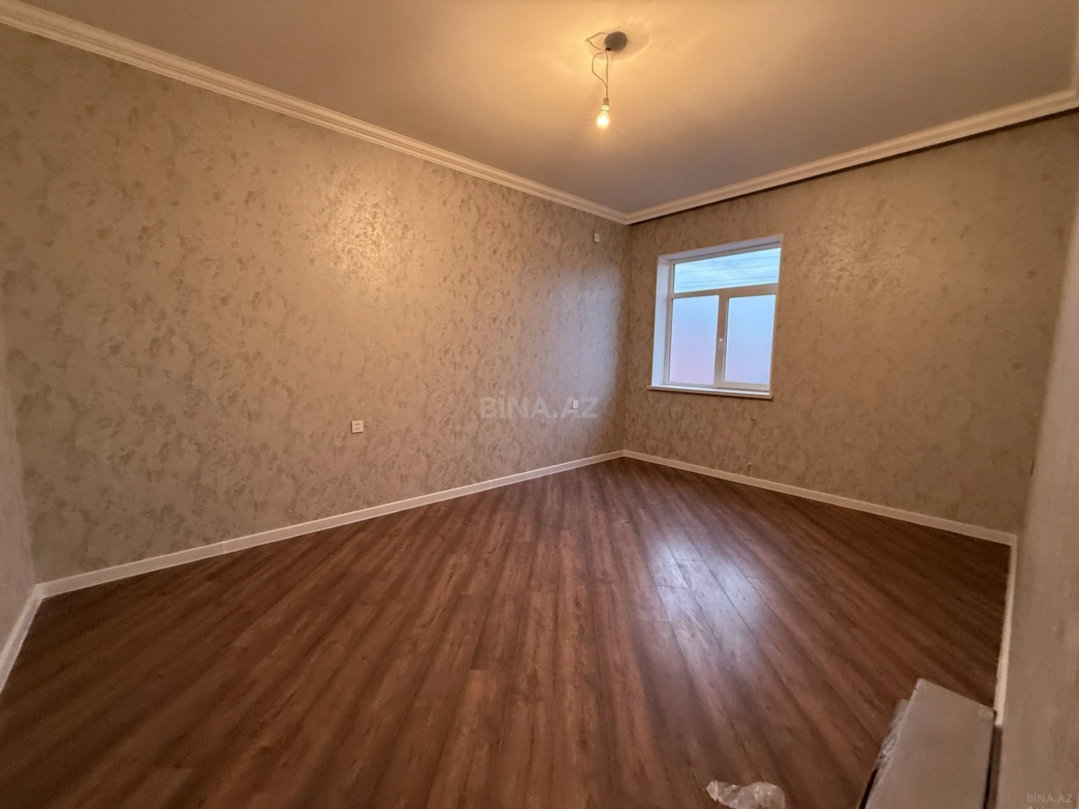 Satılır 5 otaqlı həyət evi 200 m²