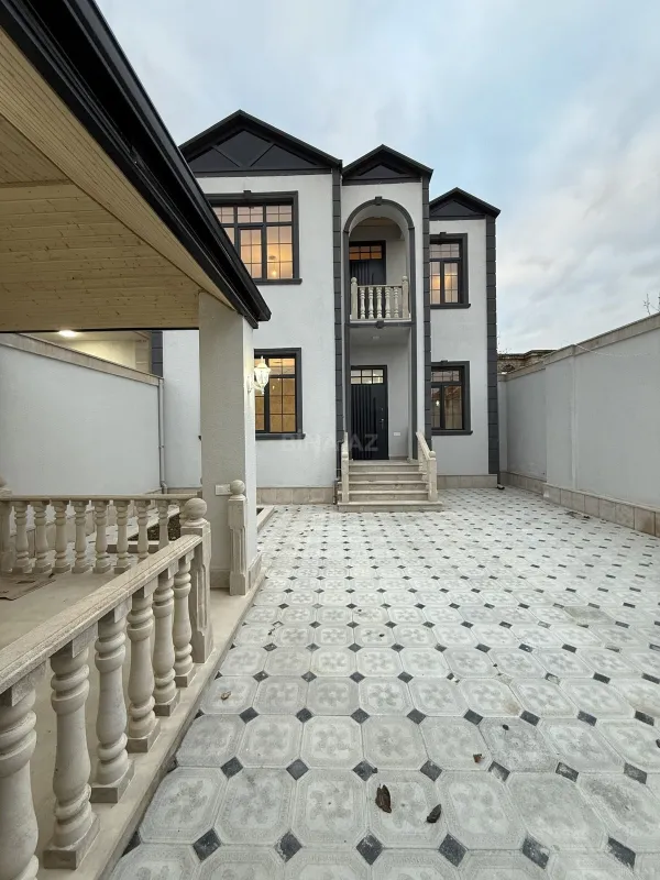 Satılır 5 otaqlı həyət evi 180 m²
