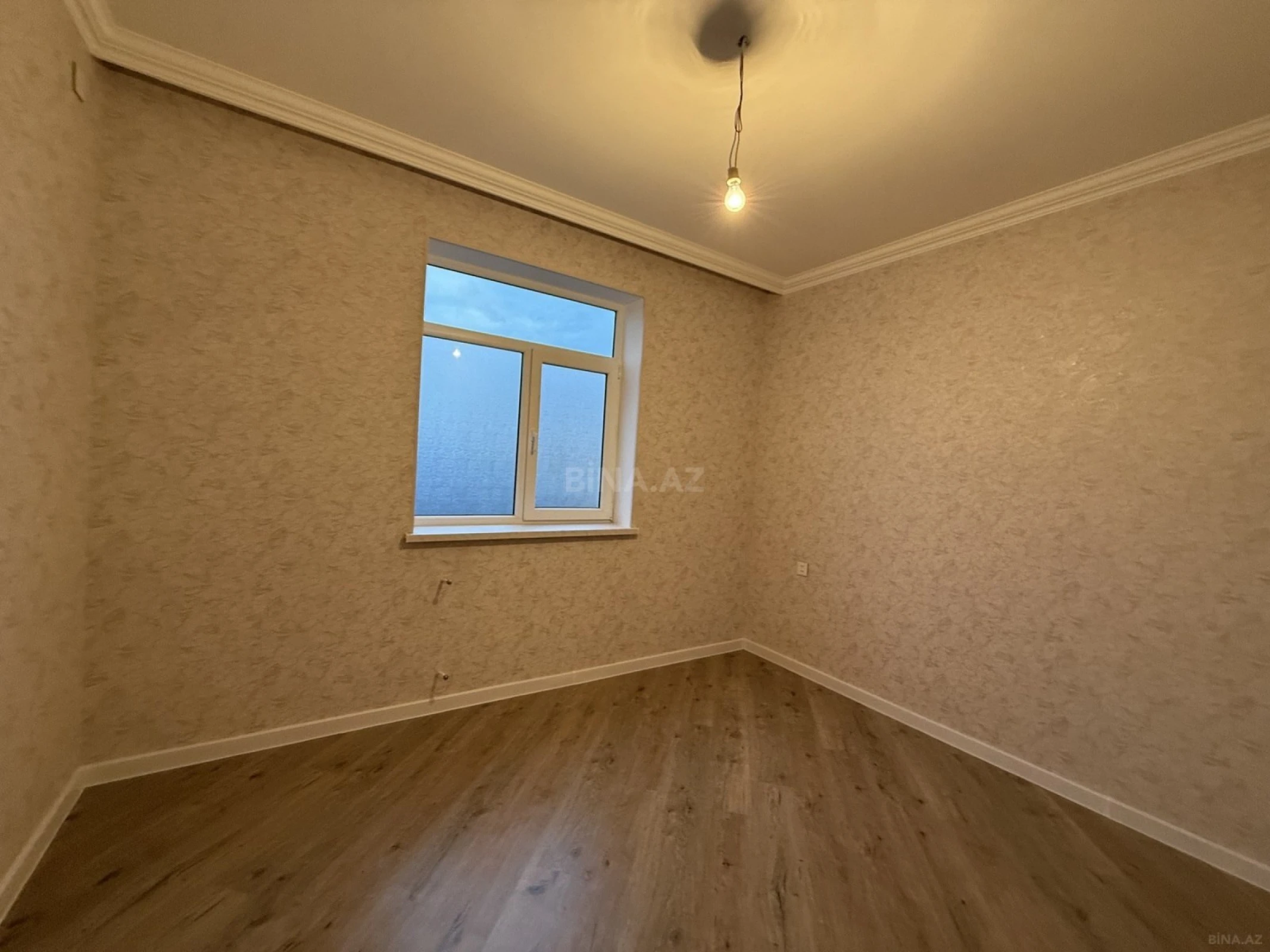 Satılır 5 otaqlı həyət evi 180 m²