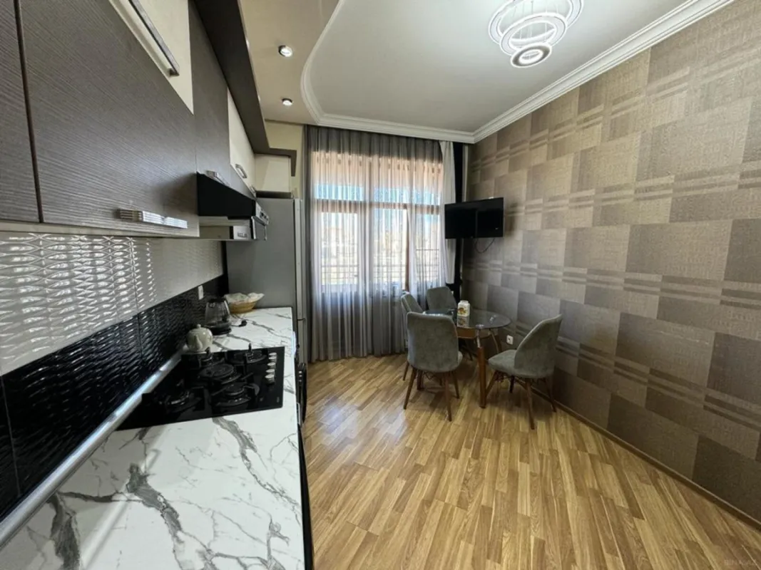 Kirayə verilir 2 otaqlı mənzil 100 m²