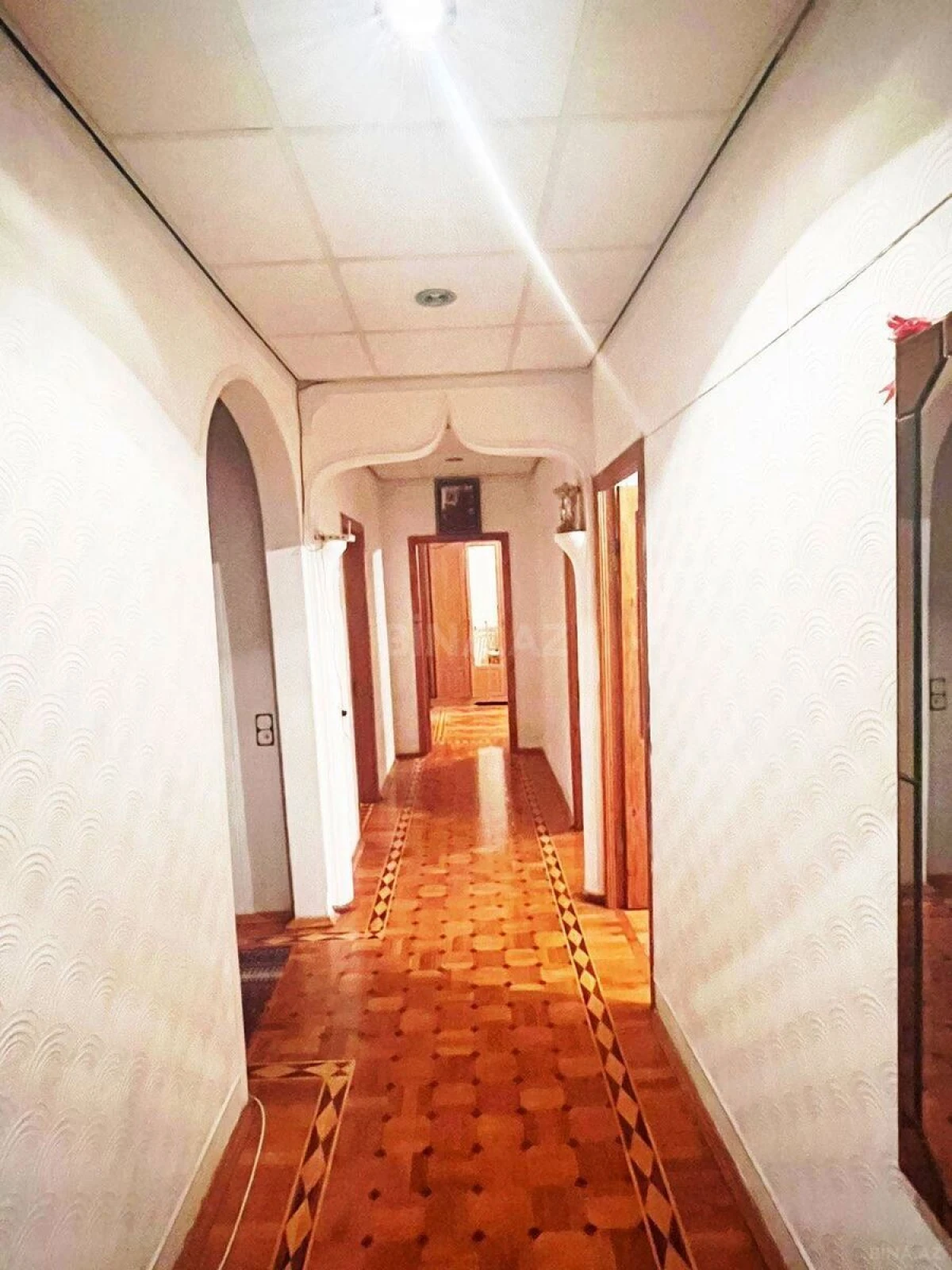 Satılır 5 otaqlı mənzil 125 m²