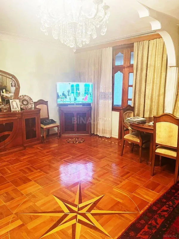 Satılır 5 otaqlı mənzil 125 m²