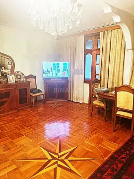 Satılır 5 otaqlı mənzil 125 m²
