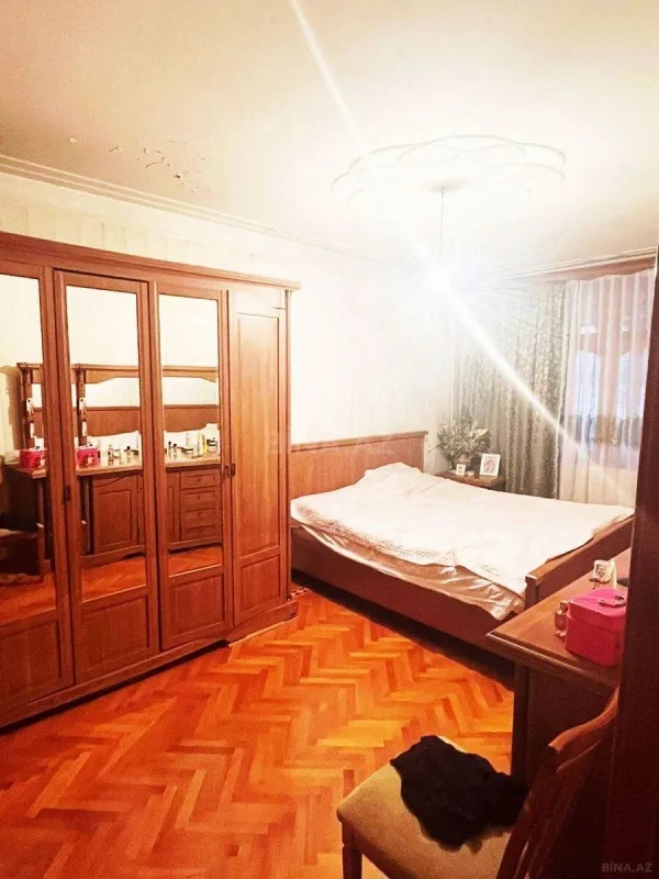 Satılır 5 otaqlı mənzil 125 m²