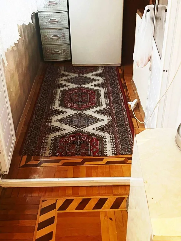 Satılır 5 otaqlı mənzil 125 m²