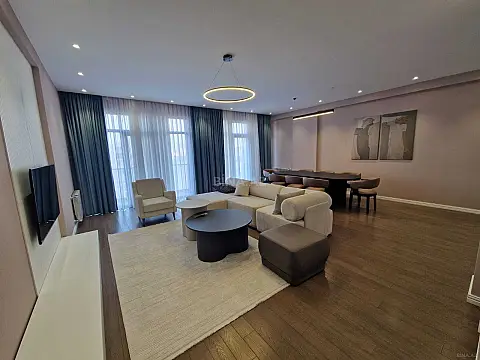 Kirayə verilir 3 otaqlı mənzil 180 m²