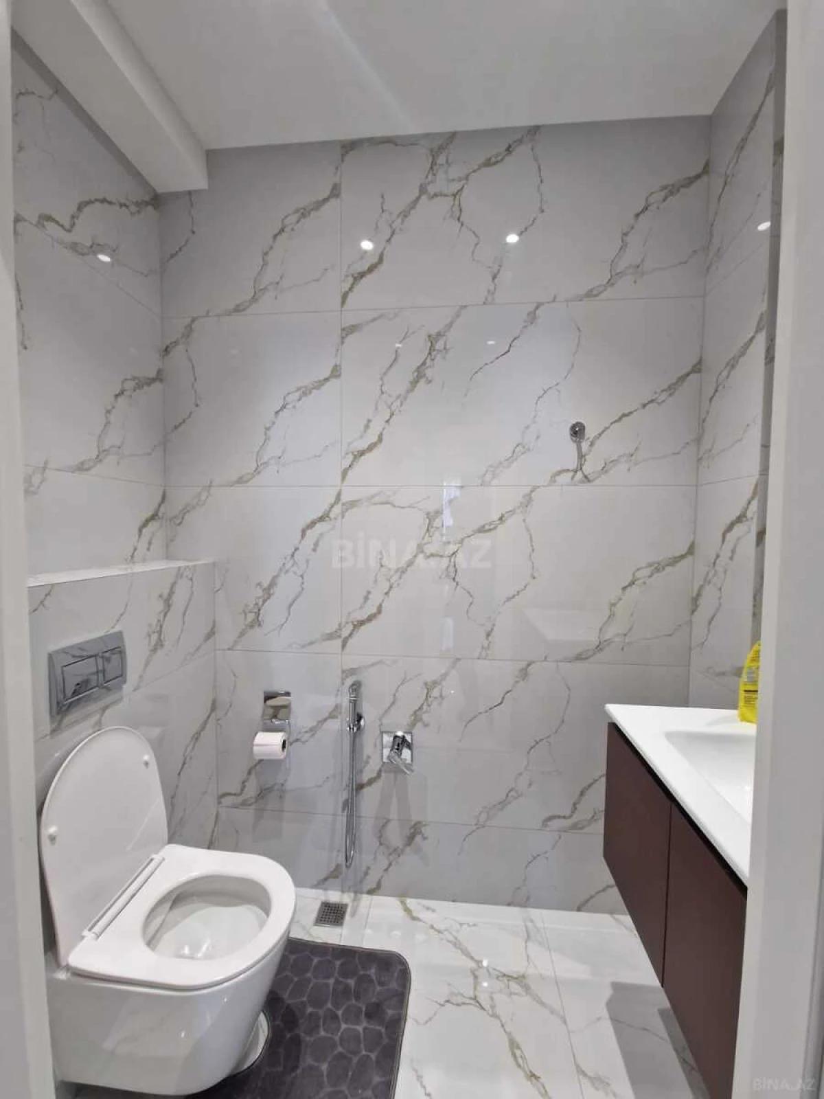 Kirayə verilir 3 otaqlı mənzil 180 m²