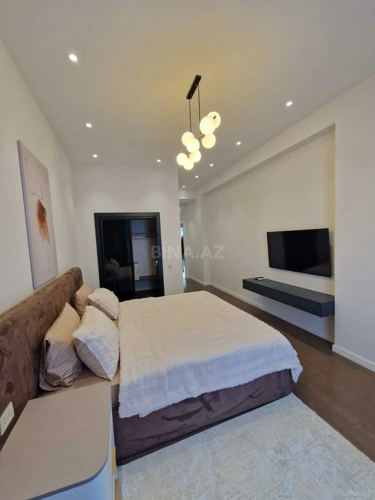 Kirayə verilir 3 otaqlı mənzil 180 m²