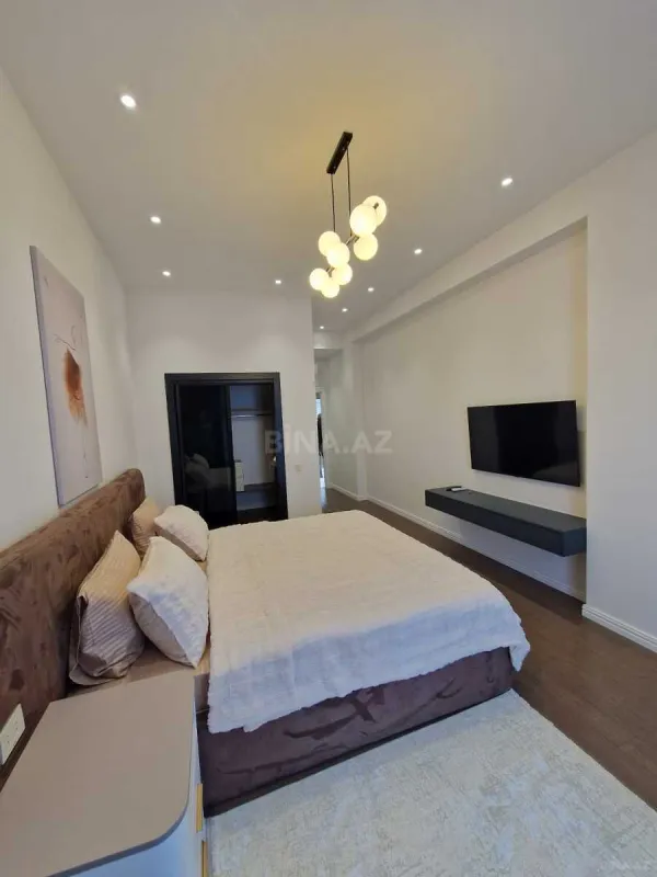 Kirayə verilir 3 otaqlı mənzil 180 m²