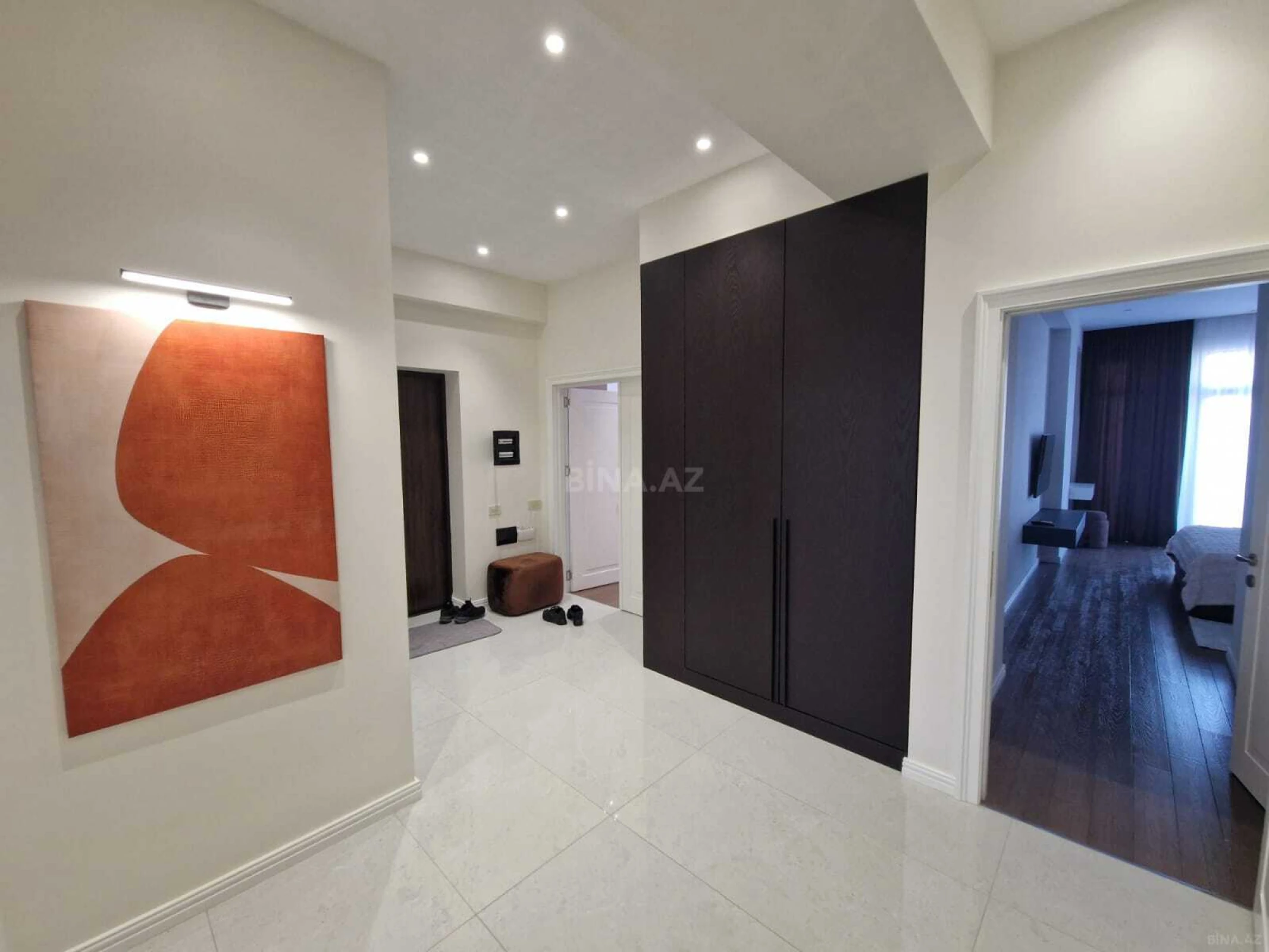 Kirayə verilir 3 otaqlı mənzil 180 m²