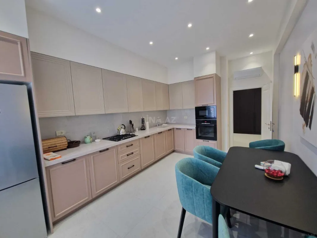 Kirayə verilir 3 otaqlı mənzil 180 m²