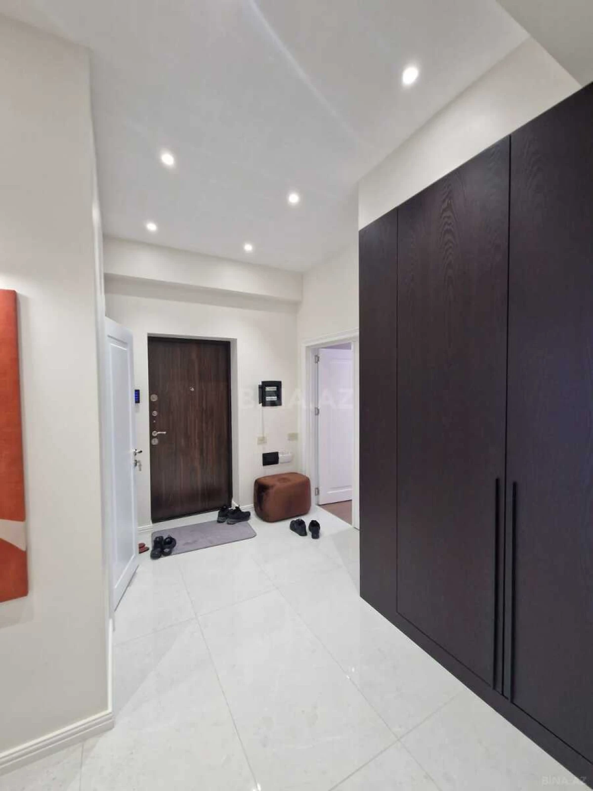 Kirayə verilir 3 otaqlı mənzil 180 m²