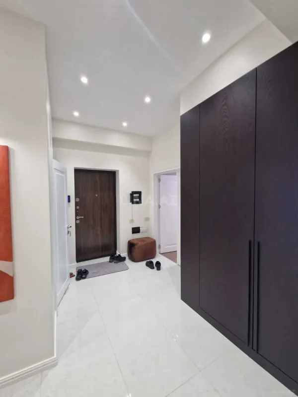 Kirayə verilir 3 otaqlı mənzil 180 m²