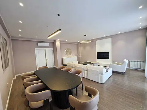 Kirayə verilir 3 otaqlı mənzil 180 m²