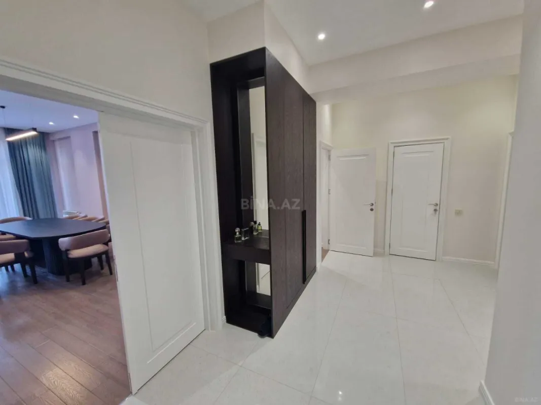 Kirayə verilir 3 otaqlı mənzil 180 m²