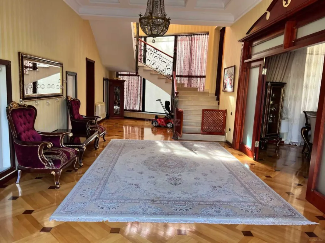 Satılır 8 otaqlı həyət evi 550 m²