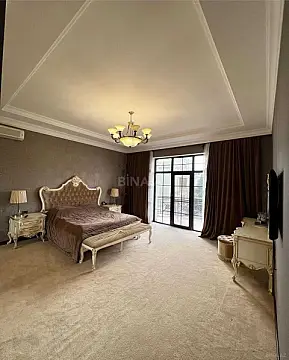 Satılır 8 otaqlı həyət evi 550 m²