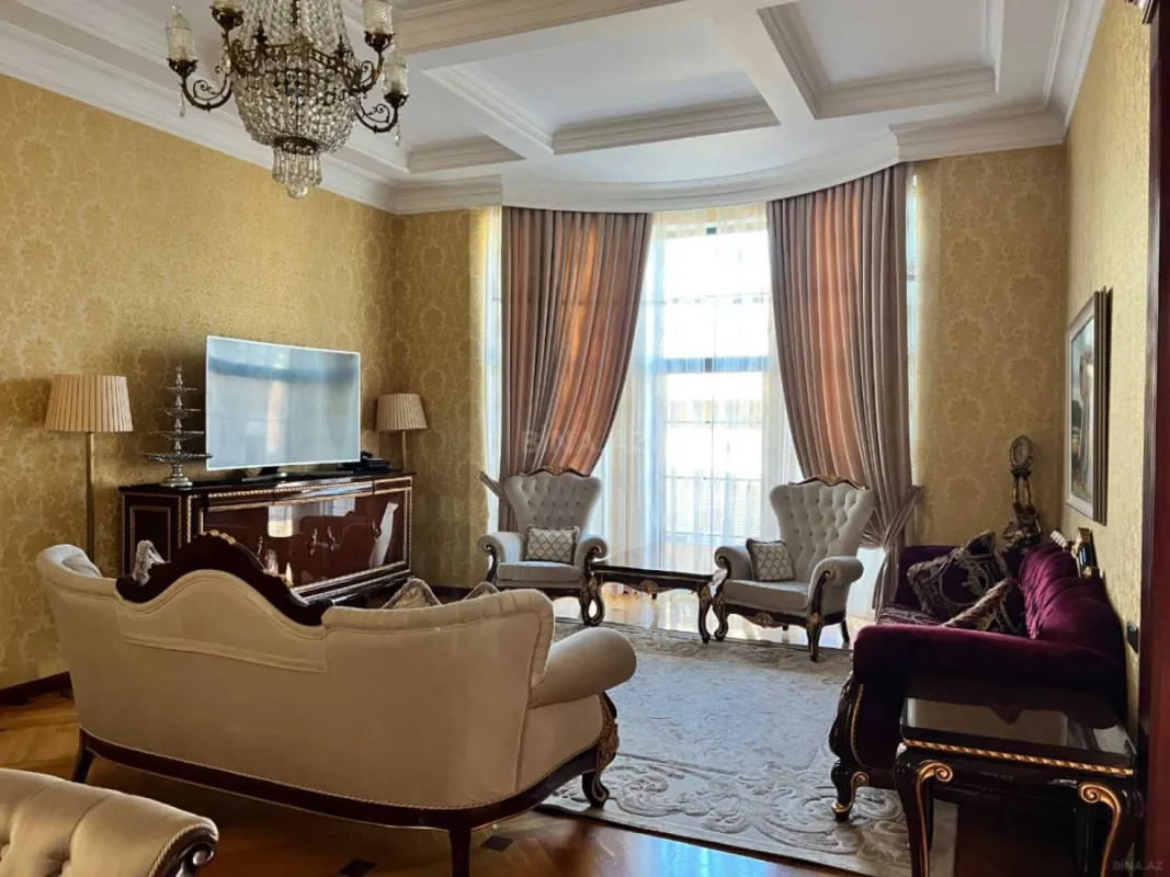 Satılır 8 otaqlı həyət evi 550 m²