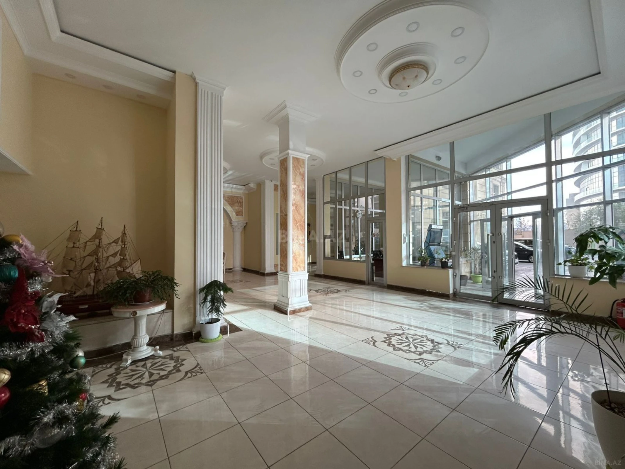 Satılır 2 otaqlı mənzil 128.8 m²