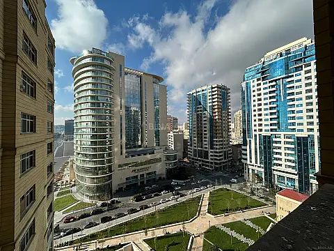 Satılır 2 otaqlı mənzil 128.8 m²