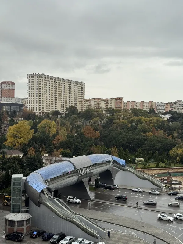 Satılır 3 otaqlı mənzil 145 m²