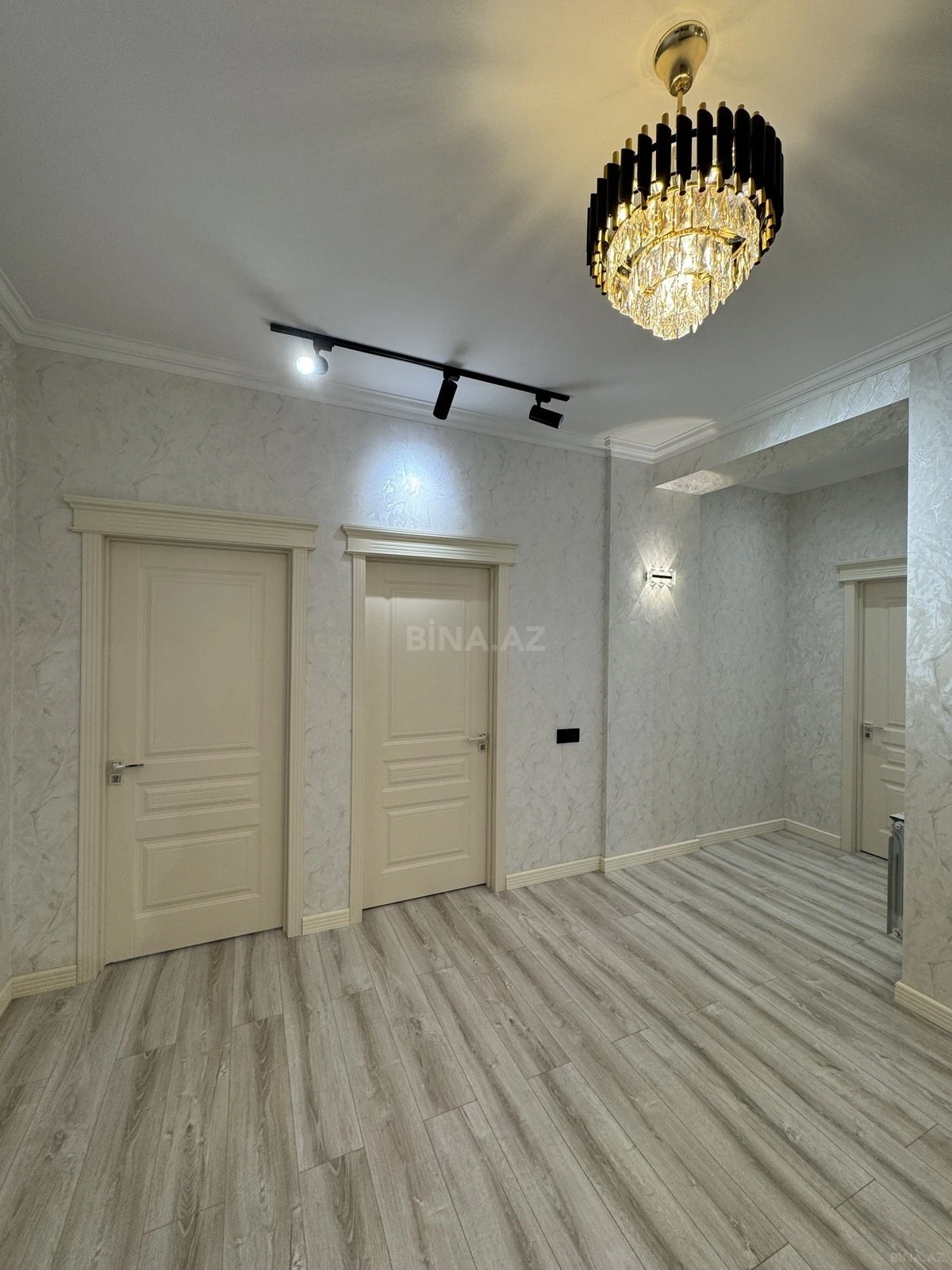 Satılır 3 otaqlı mənzil 145 m²