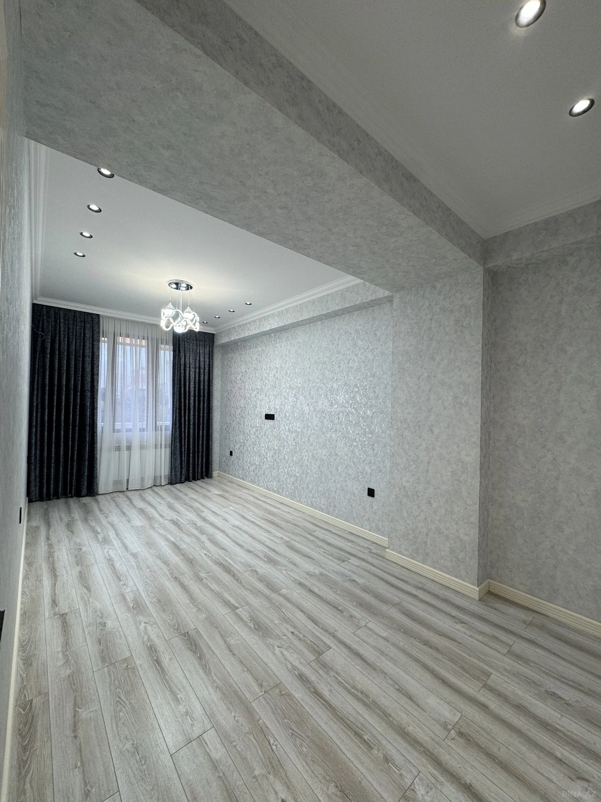 Satılır 3 otaqlı mənzil 145 m²