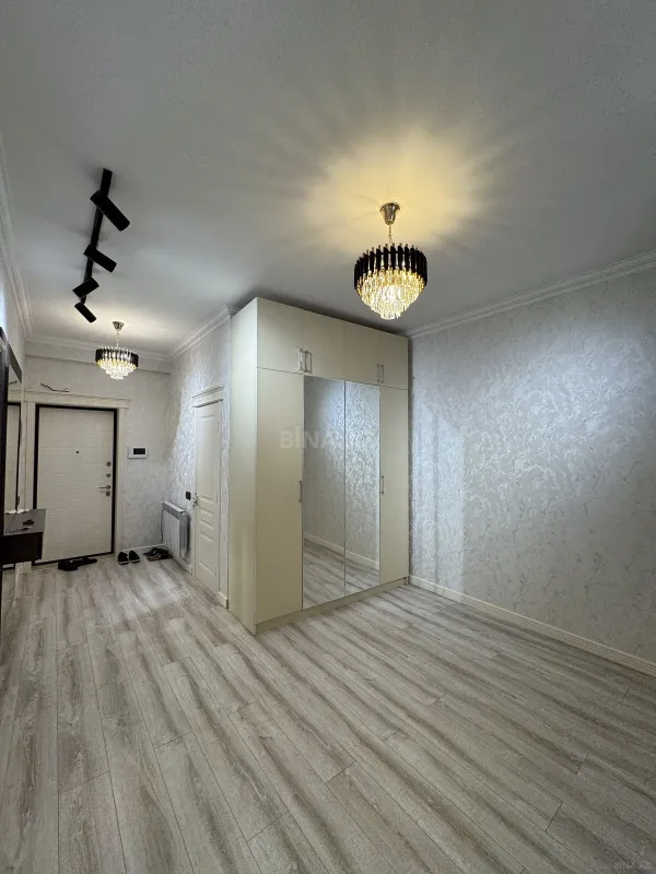 Satılır 3 otaqlı mənzil 145 m²